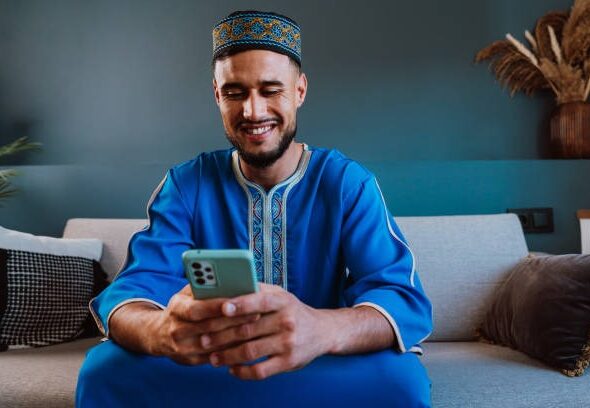 The Art of Dressing: Why the Moroccan Thobe is a Wardrobe Essential
